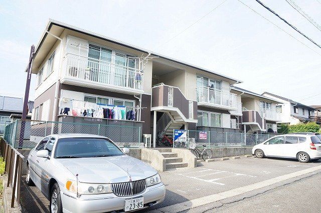 拡大写真:Village 2階205の外観写真(昼)