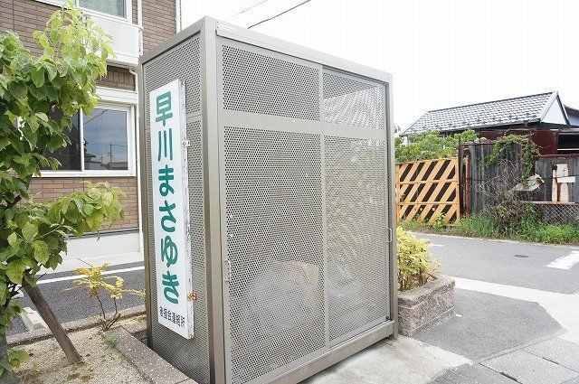 拡大写真:アメージング・フラッツ(A・B・C) 2階A202の外観写真(昼)