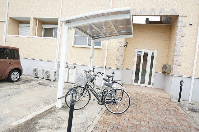 拡大写真:スプルース 2階201の外観写真(昼)
