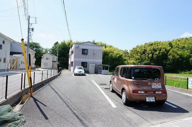 拡大写真:カーサハピネス 1階102の外観写真(昼)