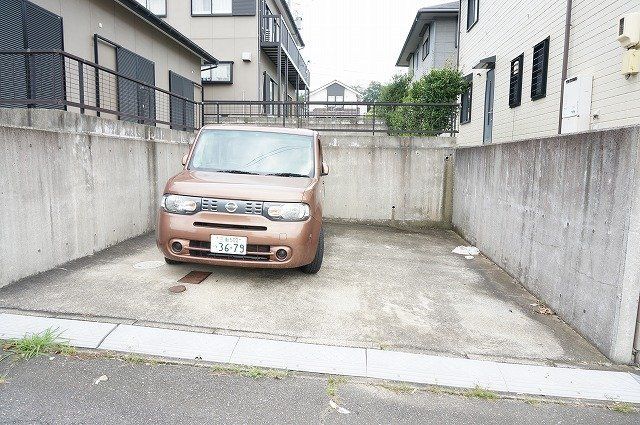 拡大写真:星見ヶ丘貸家 1階1の外観写真(昼)