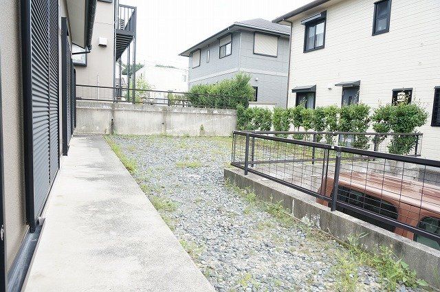 拡大写真:星見ヶ丘貸家 1階1の外観写真(昼)