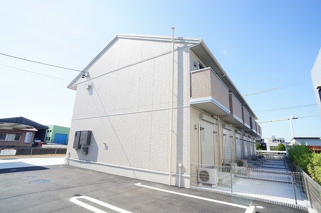 写真:サクラーレ和泉の外観