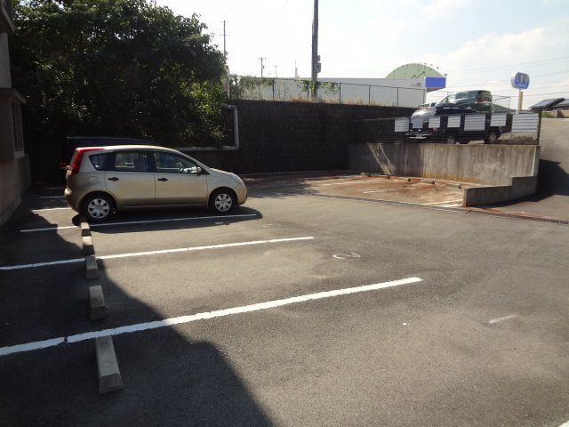 拡大写真:松阪市駅部田町 2階205の外観写真(昼)
