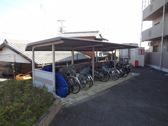 拡大写真:松阪市駅部田町 2階205の外観写真(昼)