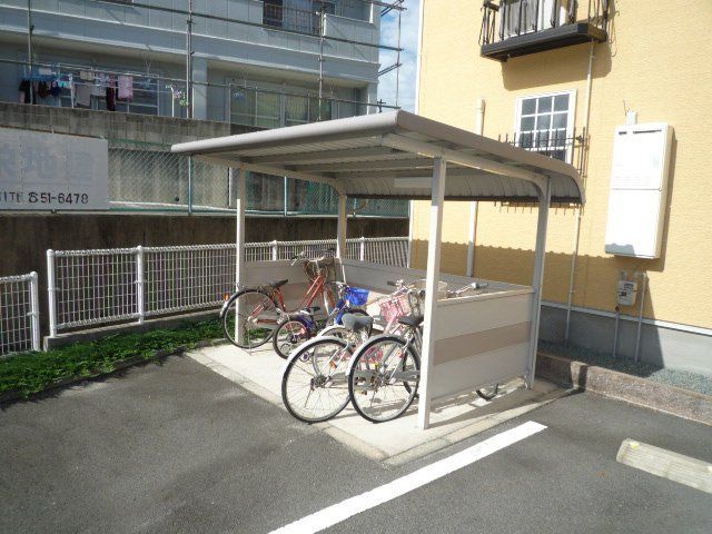 拡大写真:ルシヨン D棟 1階101の外観写真(昼)