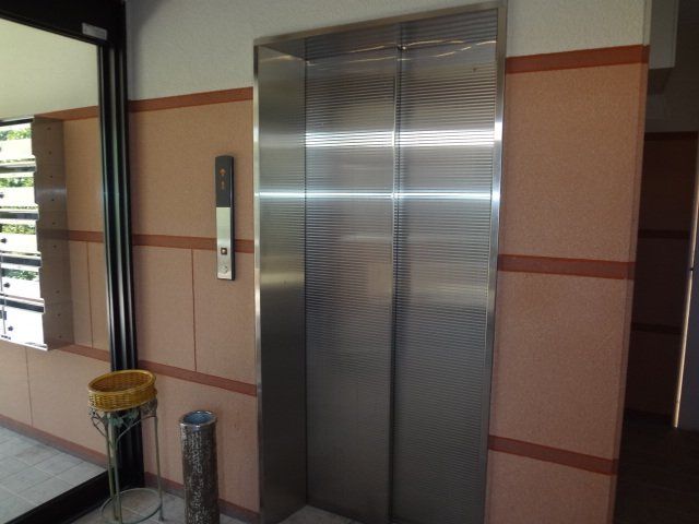 拡大写真：松阪市鎌田町 4階407の外観写真（昼）