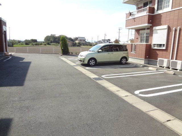 拡大写真：フェリーチェ　Ａ棟 1階105の外観写真（昼）