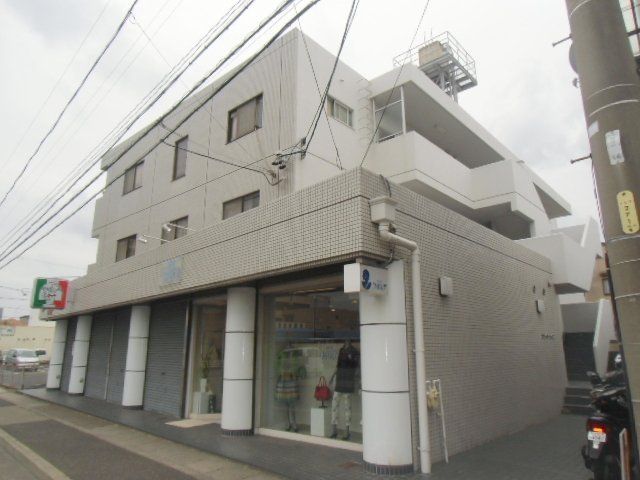 拡大写真: ホワイトハイツ 2階205の外観写真(昼)