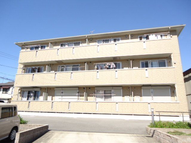 拡大写真: セリア141 3階303の外観写真(昼)