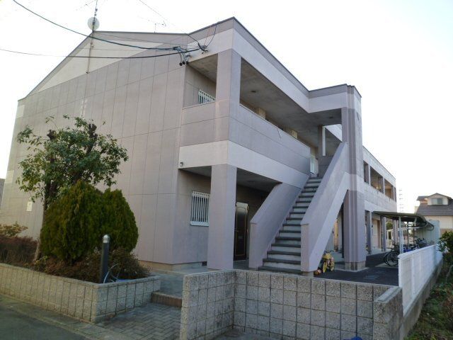 拡大写真：エンジェルウイング 1階106の外観写真（昼）