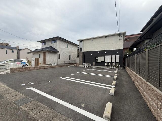 拡大写真:トレスポリシア 2階201の外観写真(昼)