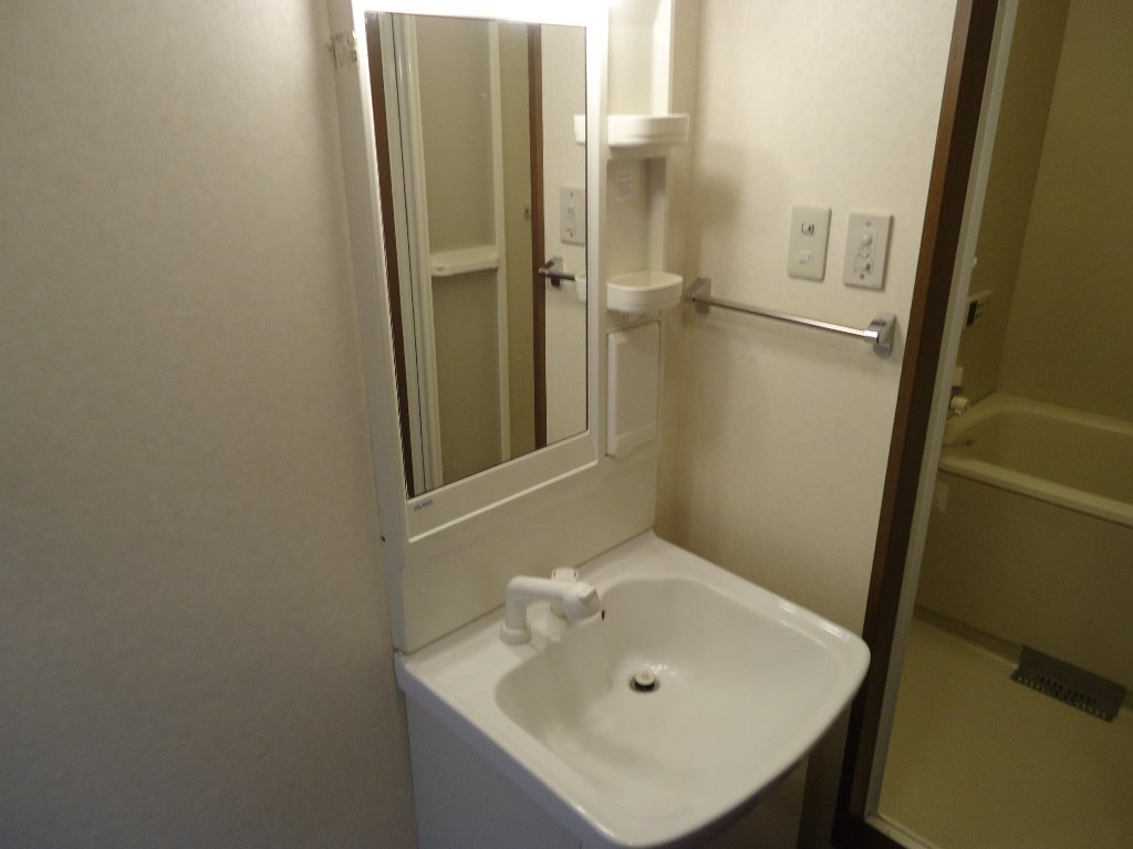 拡大写真：ベル・グラース　Ｔ 1階103の洗髪洗面化粧台