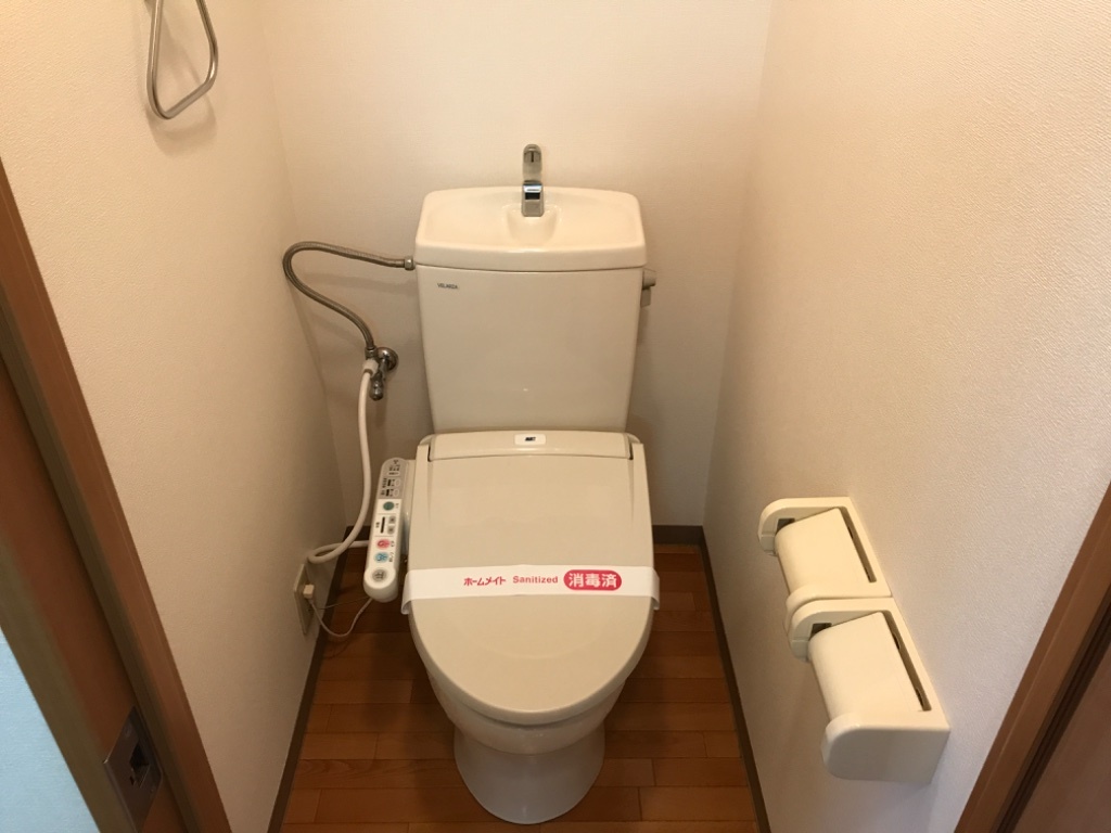 拡大写真:クレオール佐倉 1階101のシャワー付トイレ