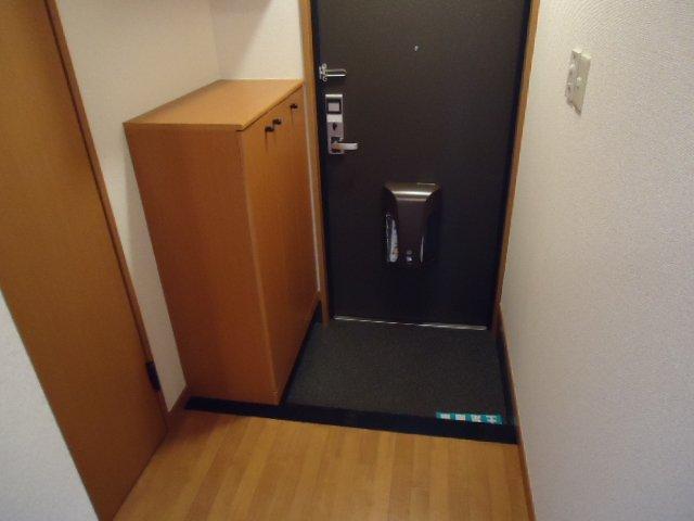 拡大写真:ソレジオ湘南 3階302の玄関(イメージ)