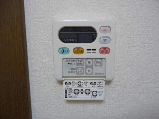 拡大写真:スプリングデイハイツ 1階101の給湯リモコン