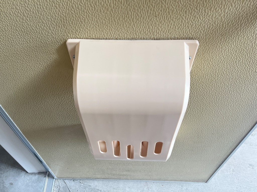 拡大写真:コーポ堀江 1階00102の玄関ドアポスト