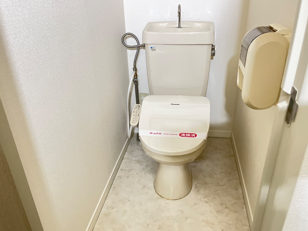 拡大写真:エクセレンスリブ 2階208のシャワー付トイレ