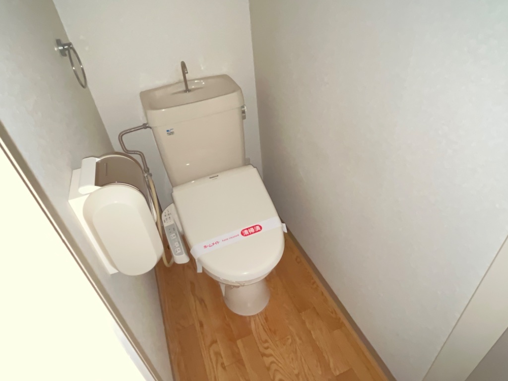 拡大写真:メゾンエクセル 3階301のシャワー付トイレ