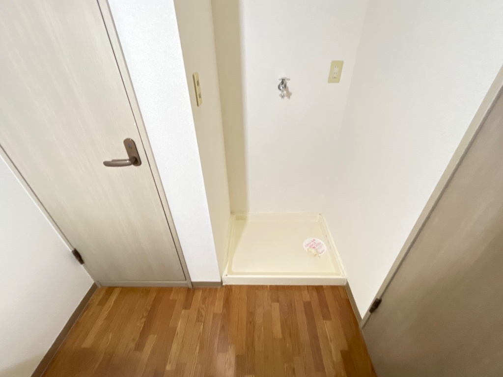 拡大写真：パストラーレ 1階102の洗濯機置場