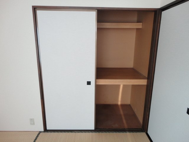 拡大写真:西坂ハイツB棟 1階101の収納1