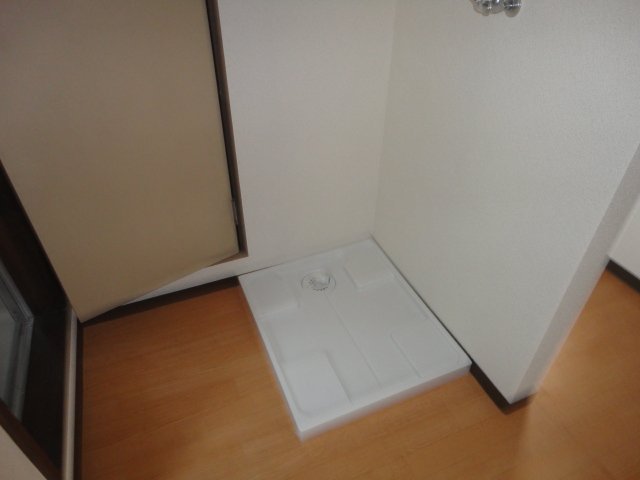 拡大写真:西坂ハイツB棟 1階101の洗濯機置場
