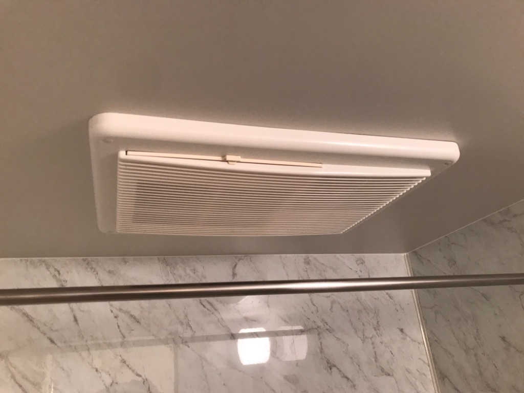 拡大写真:アップルハウス 1階102の浴室乾燥機