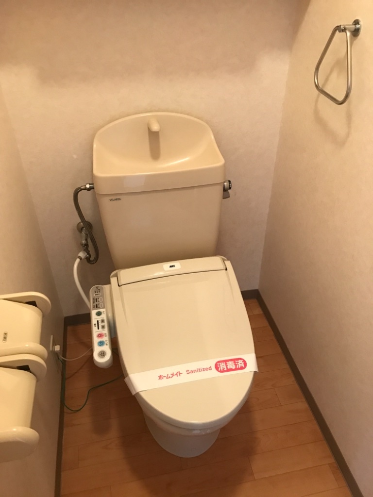 拡大写真:アップルハウス 1階102のシャワー付トイレ