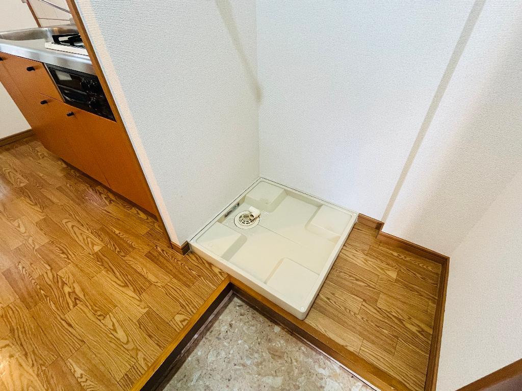 拡大写真:グランドパレス宮西 1階102の洗濯機置場