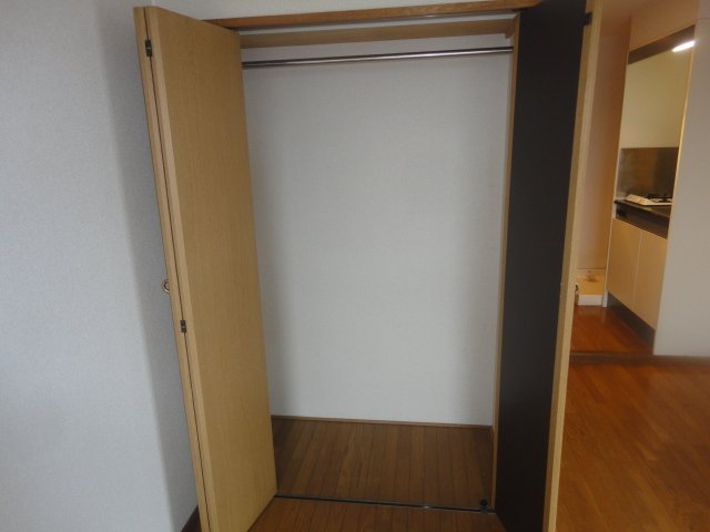 拡大写真:名古屋市昭和区塩付通1丁目 7階701のクローゼット