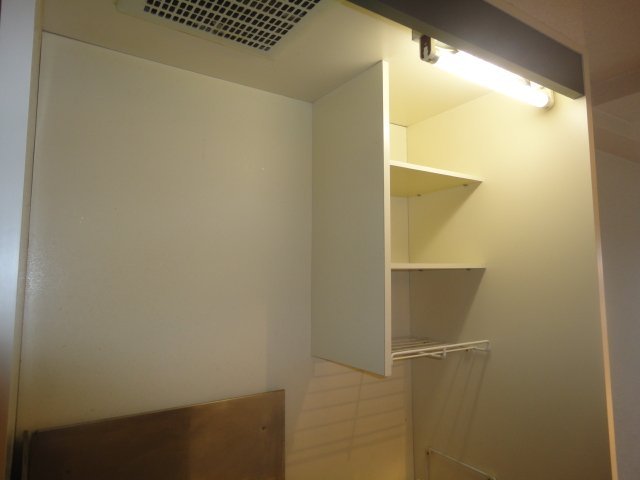 拡大写真:名古屋市昭和区塩付通1丁目 7階701のキッチン上部