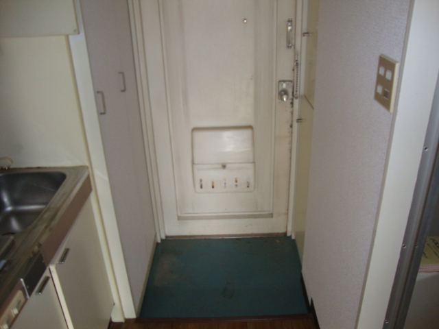拡大写真:名古屋市天白区元八事5丁目 2階207の玄関