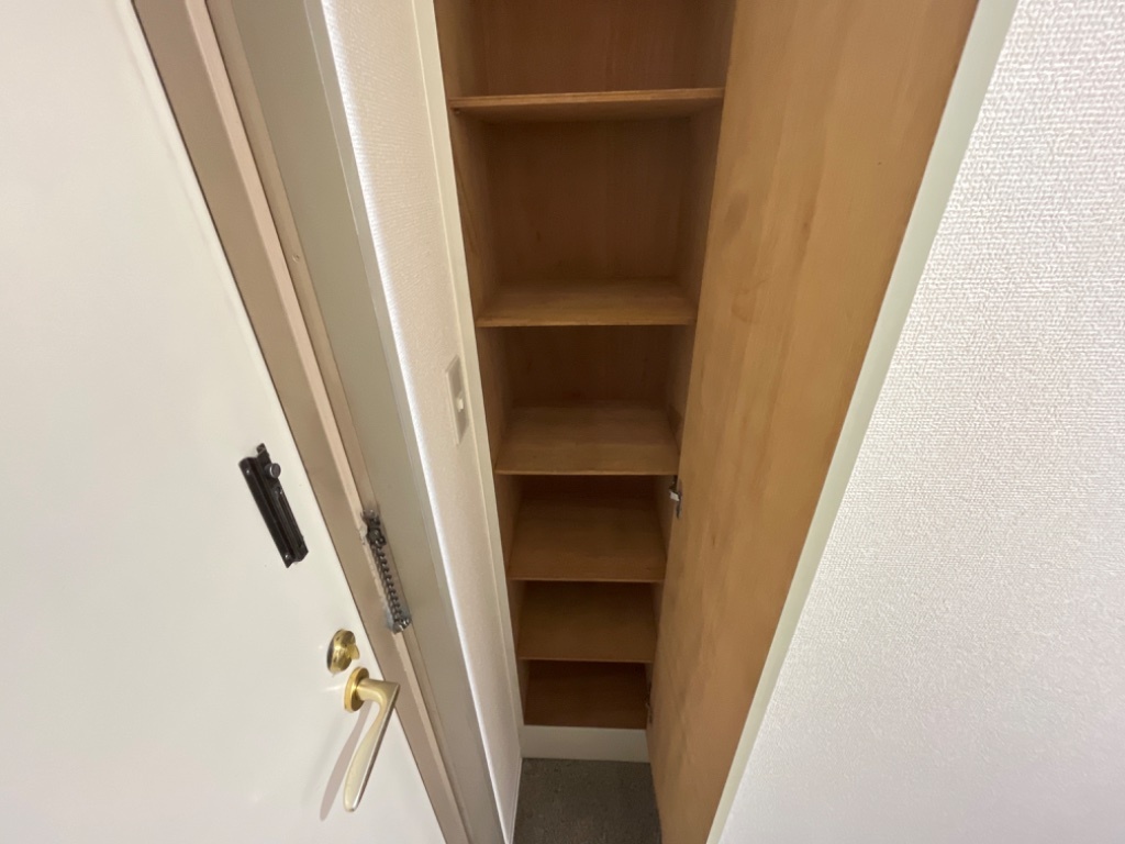 拡大写真:セレーブル春日 2階205の下駄箱