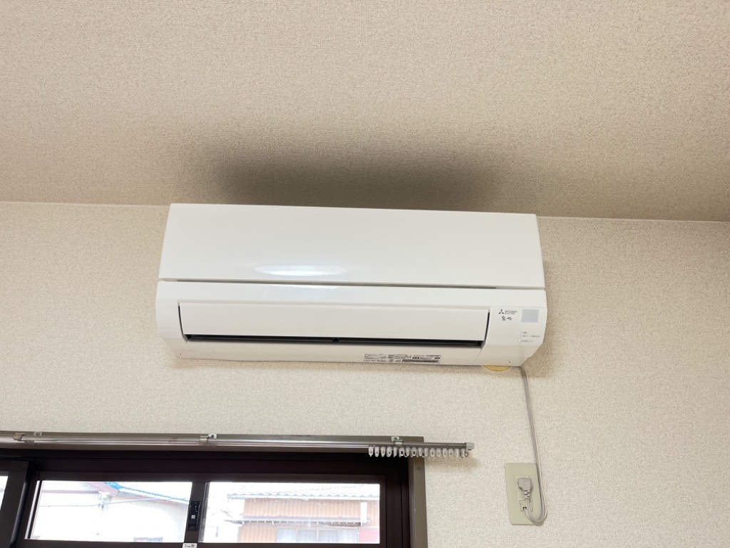 拡大写真:セレーブル春日 2階205のエアコン1 南洋間