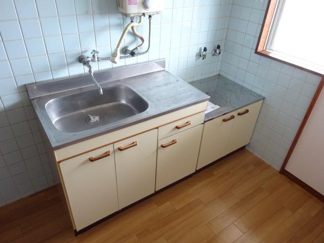拡大写真:メゾン横須賀 4階401のキッチン