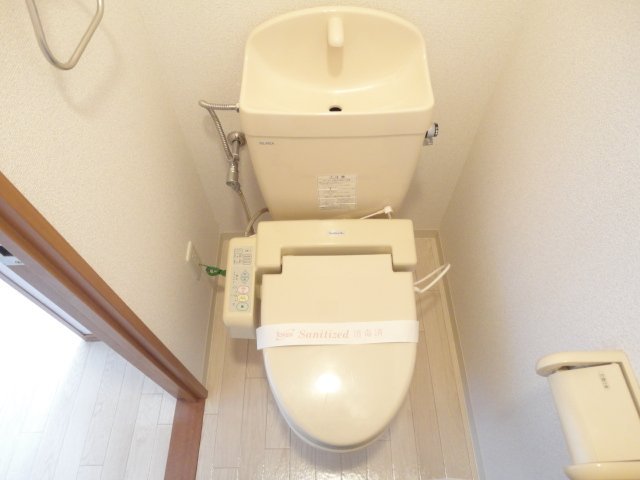 拡大写真:オレンヂハイツ 2階201のシャワー付トイレ
