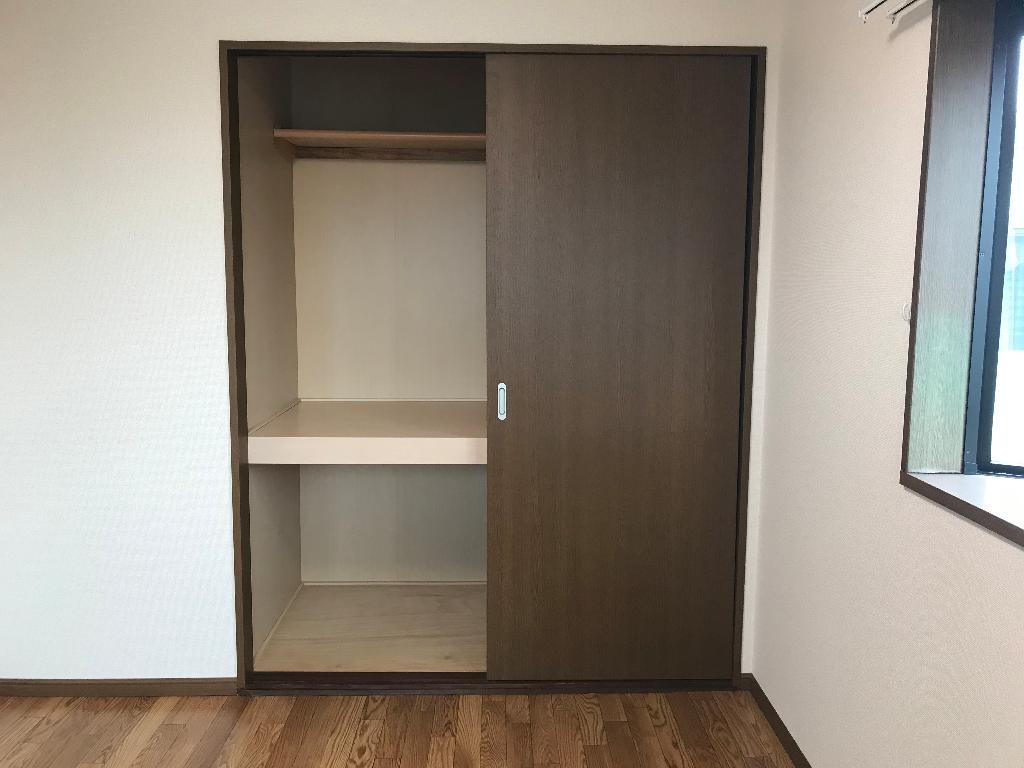 拡大写真:ピュア エクセル 3階301の南洋室収納