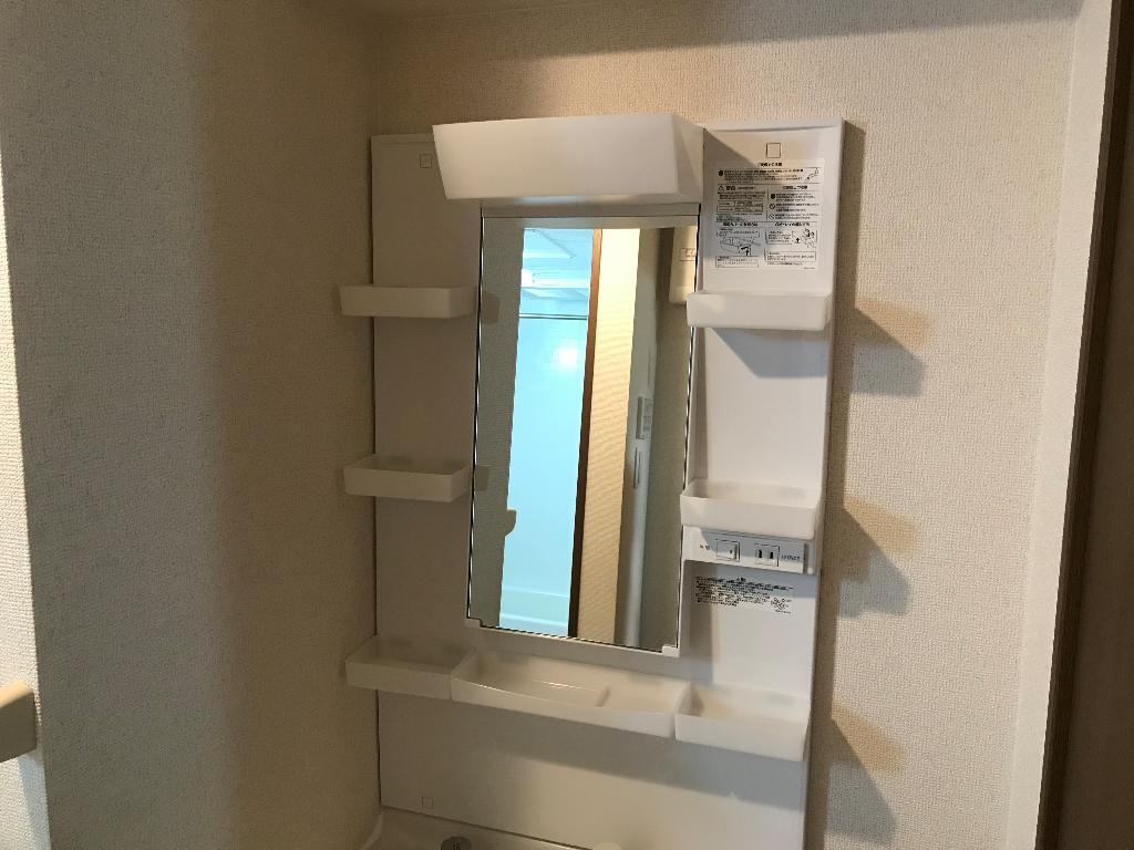 拡大写真:ピュア エクセル 3階301の洗面ミラーキャビネット