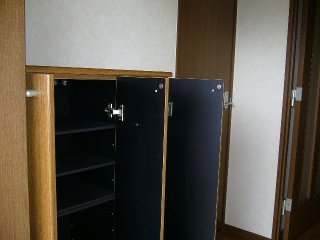 拡大写真:レッドウィング3番館 2階203の下駄箱(イメージ)