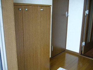 拡大写真:レッドウィング3番館 2階203の下駄箱(イメージ)