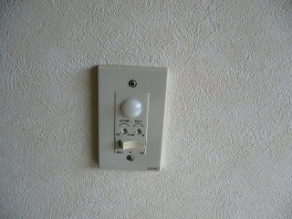 拡大写真:レッドウィング3番館 2階203の人感センサー(イメージ)