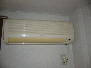 拡大写真:レッドウィング3番館 2階203のエアコン(イメージ)