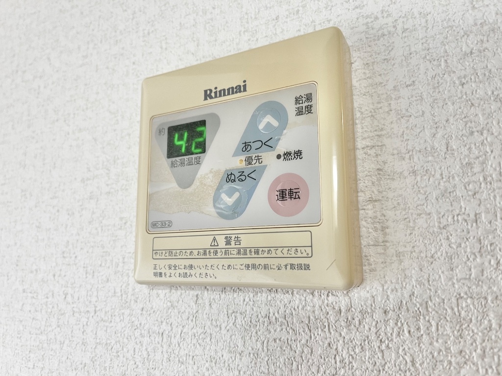 拡大写真:プチ・カーサ 1階101の給湯器リモコンパネル