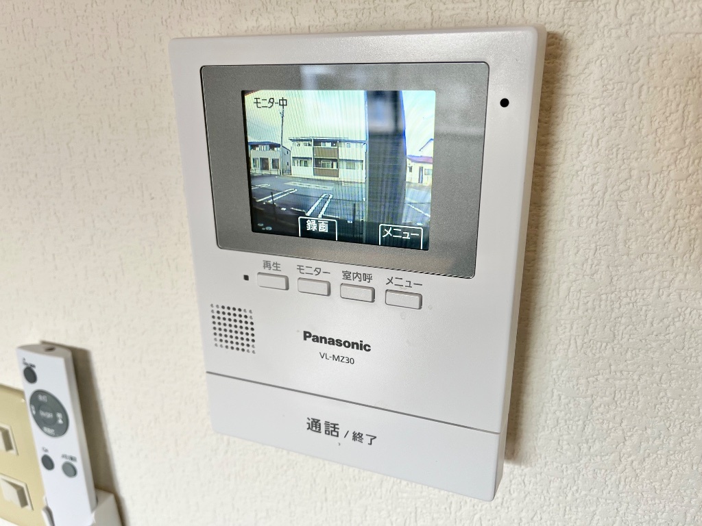 拡大写真:プチ・カーサ 1階101のカメラ付インターホン