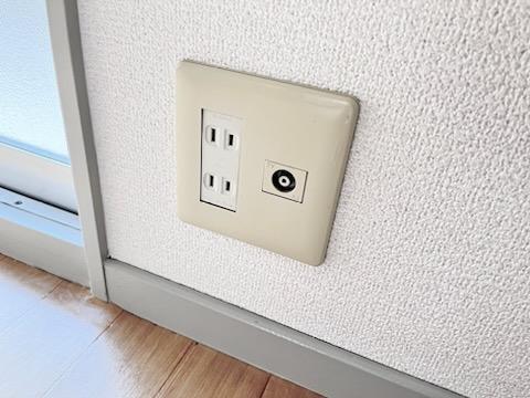 拡大写真:イーストオブパーク黒田 1階00102のコンセント