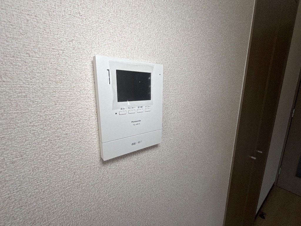 拡大写真:プレイス エリエゼル 1階105のカメラ付インターホン