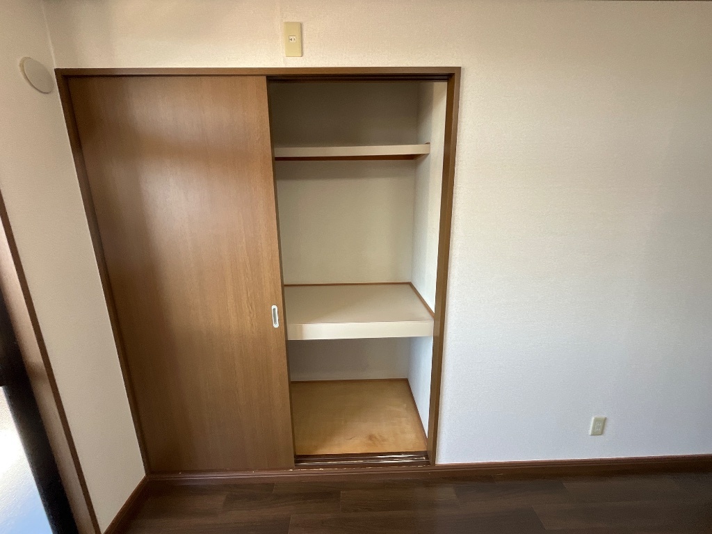 拡大写真:Prevail VAN 3階301の収納