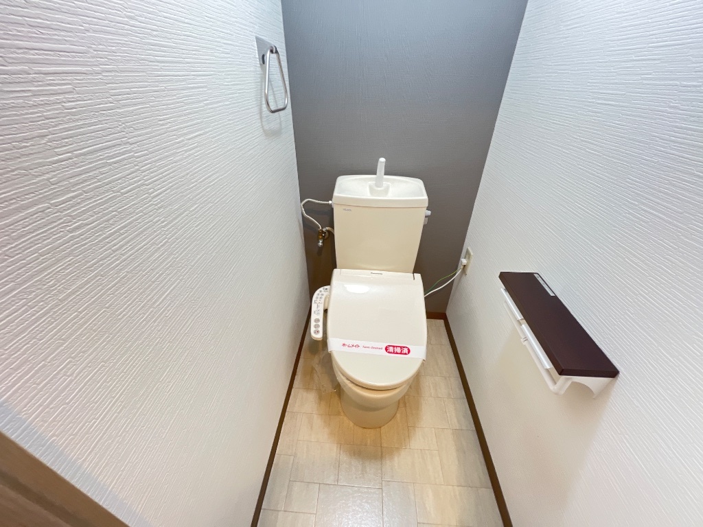 拡大写真:グッドヒルズ桜が丘 1階101のシャワー付トイレ