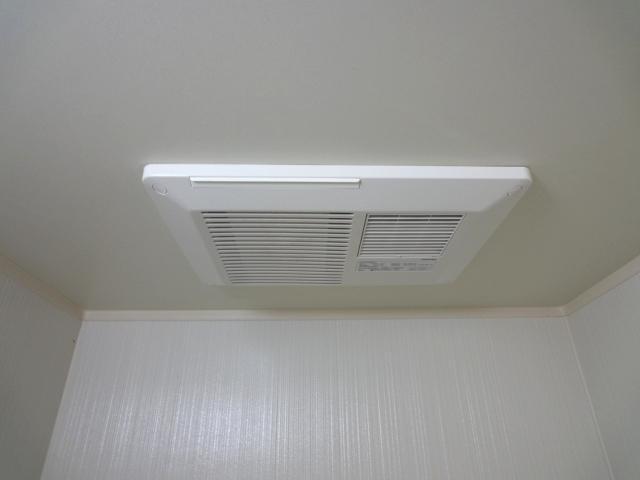 拡大写真:BEAM 1階103の浴室換気乾燥機