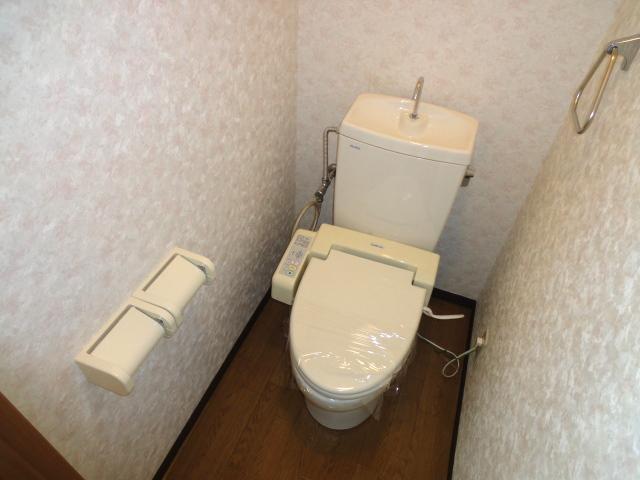 拡大写真:BEAM 1階103の温水洗浄機能付き暖房便座